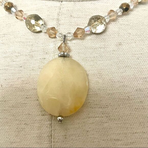 Chalcedony beaded pendant necklace - Picture 5 of 11